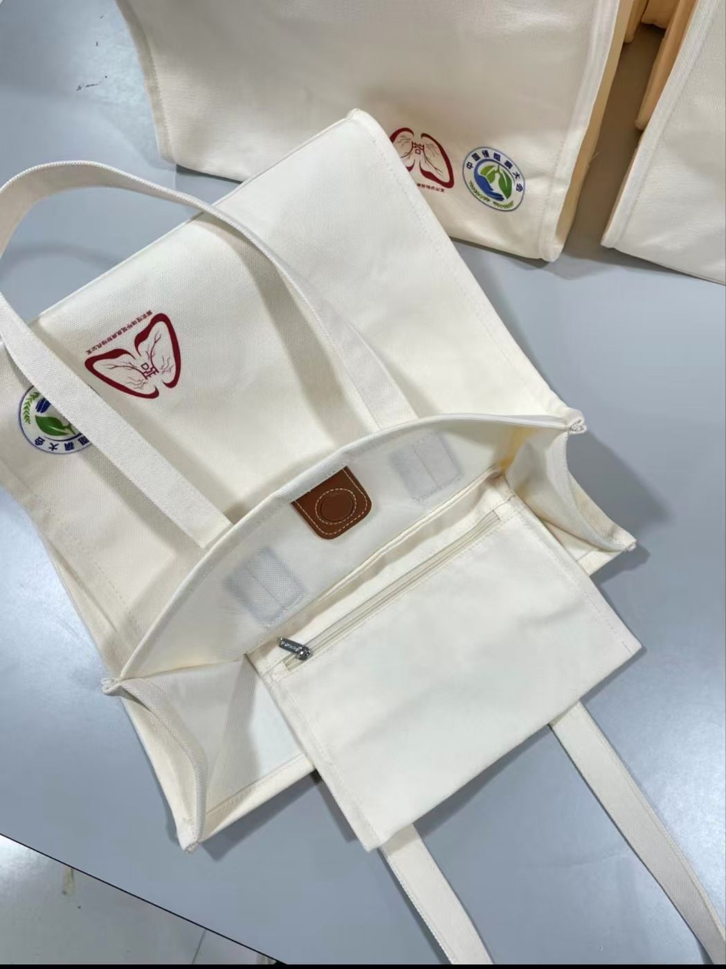 White tote bag sample with inside pocket